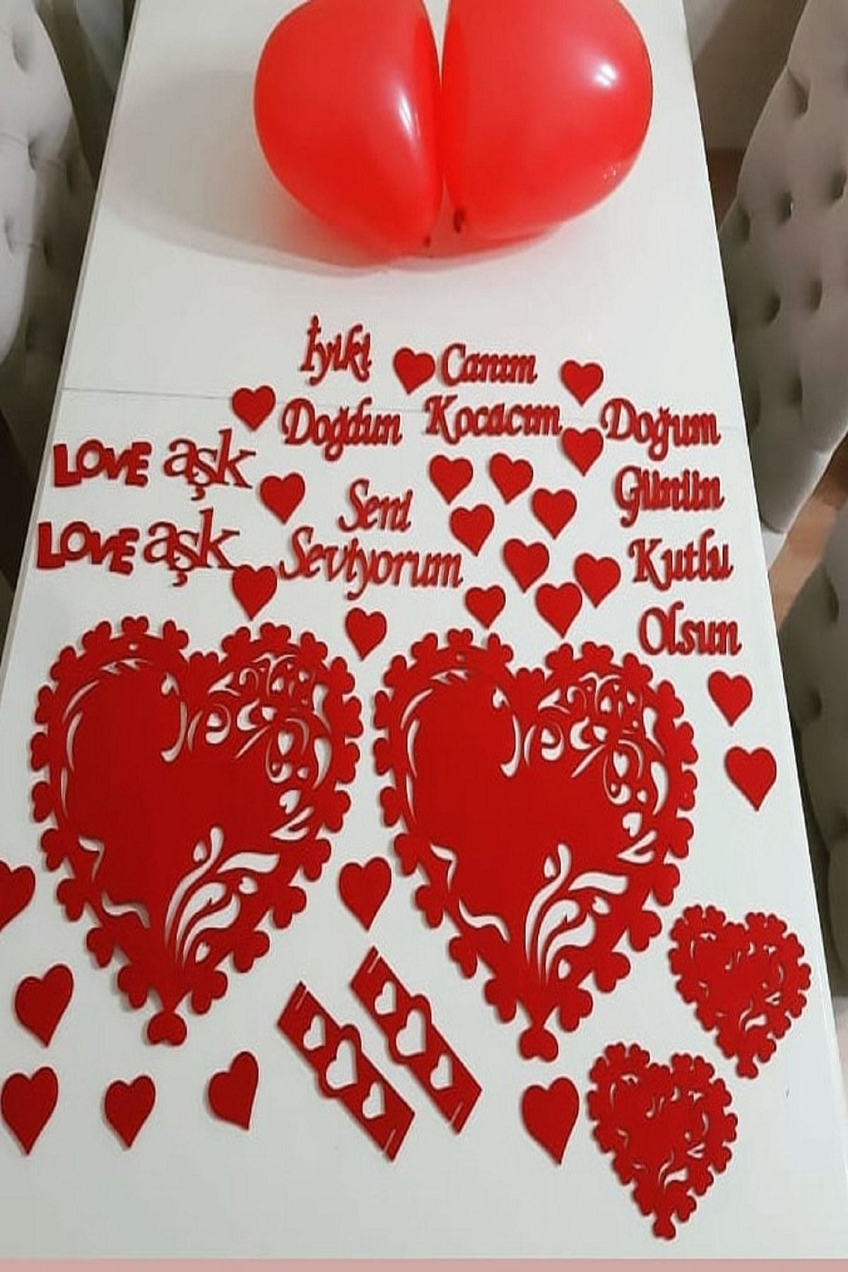Parti Sepeti 25 Parca Romantik Dogum Gunu Masa Suslemesi Kirmizi Kece Seti 2 Kisilik Kece Dogum Gunu Seti Trendyol