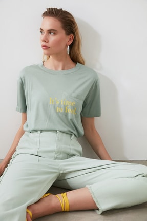 TRENDYOLMİLLA Mint Baskılı Semi-Fitted &Ouml;rme T-Shirt TWOAW21TS0091