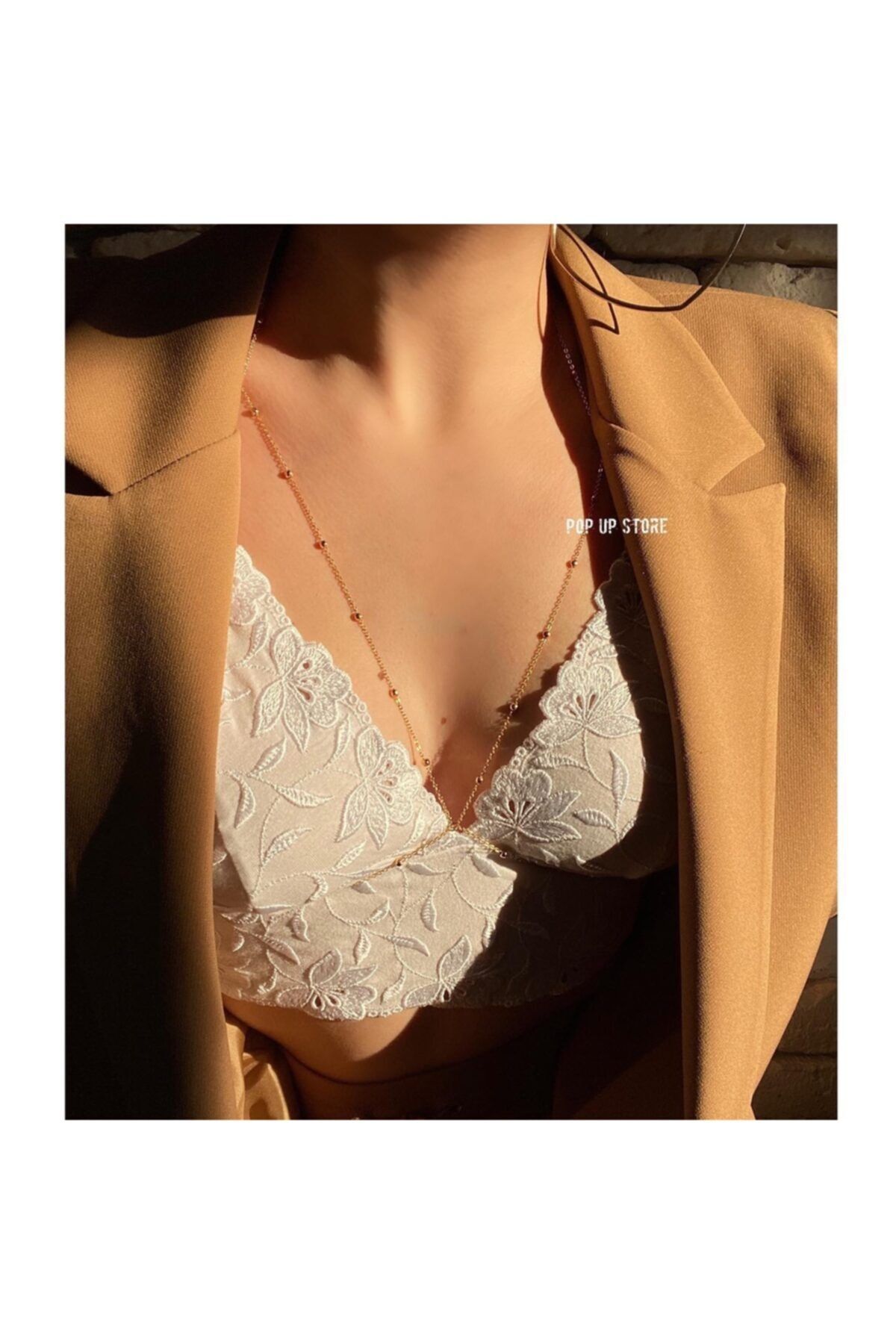 pop up store Gold Top Detay Üçgen Model Vücut Aksesuarı