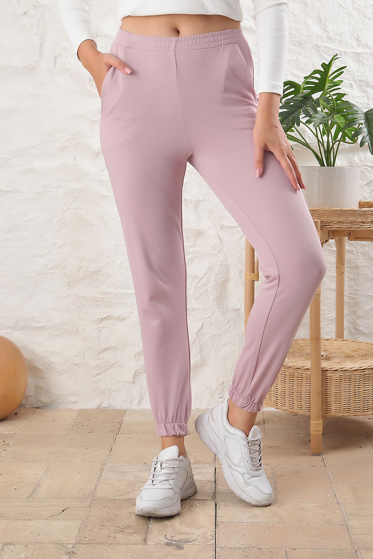 Pink 2025 color sweatpants