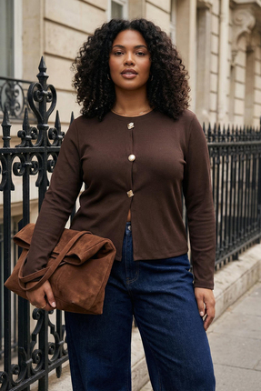 Kahverengi Aksesuar Düğmeli Uzun Kol Fitilli Örme Büyük Beden Bluz TBBAW26AF00078 Image 0