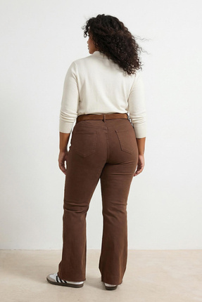 Kahverengi Yüksek Bel İspanyol Paça Flare Fit Büyük Beden Jeans TBBSS23AR00007 Image 2