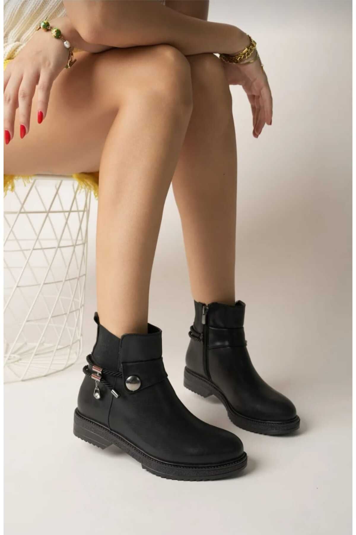 Comfortable short top black boots