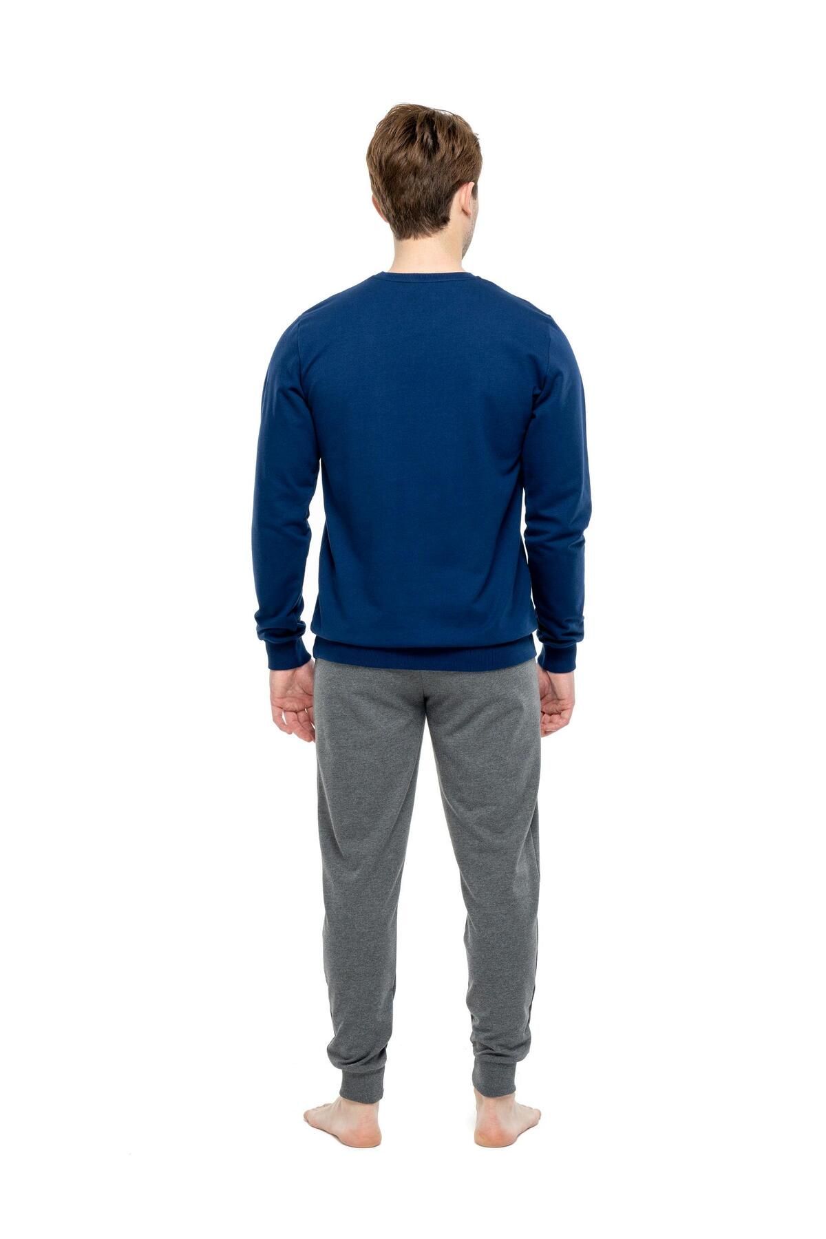 Round neck best sale tracksuit