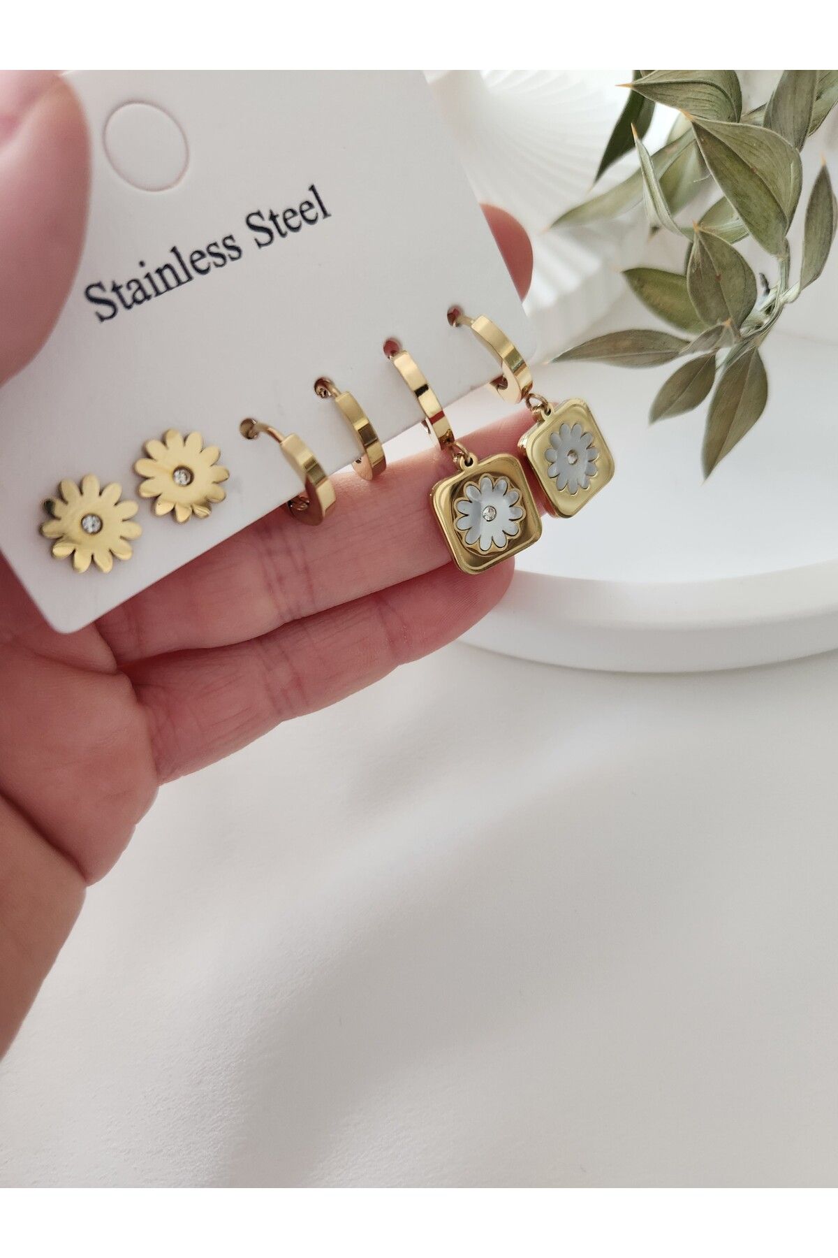 Stainless steel outlet earring set