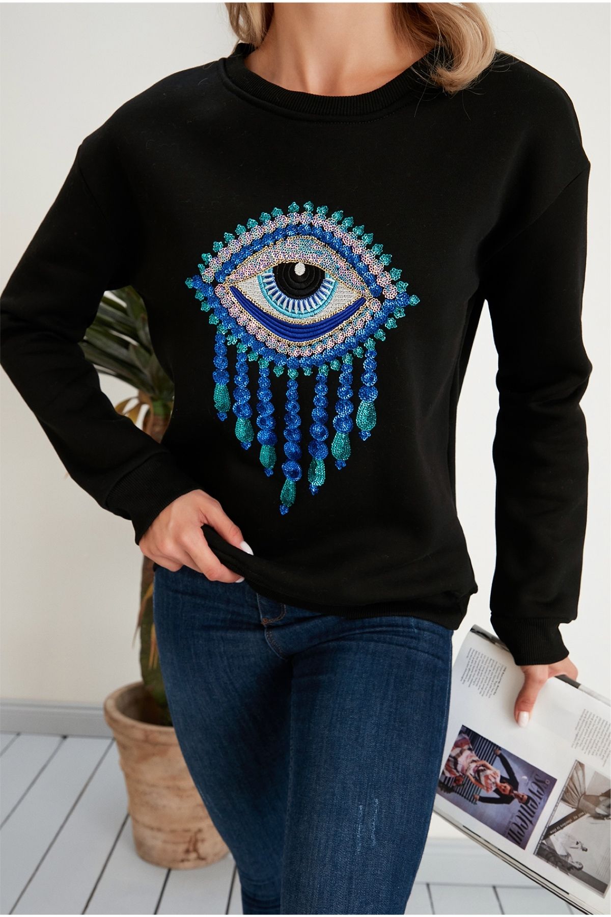 FEMELLE Women s Black 3 Thread Raised Eye Pattern Sequin Sequin