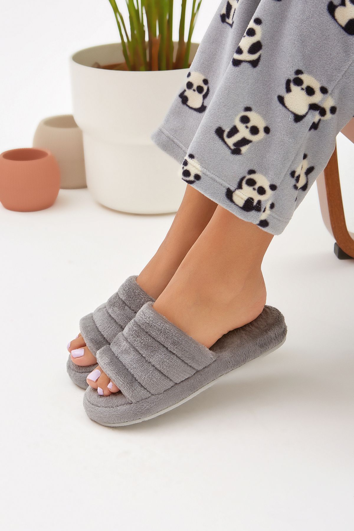 Amara hot sale ugg slippers