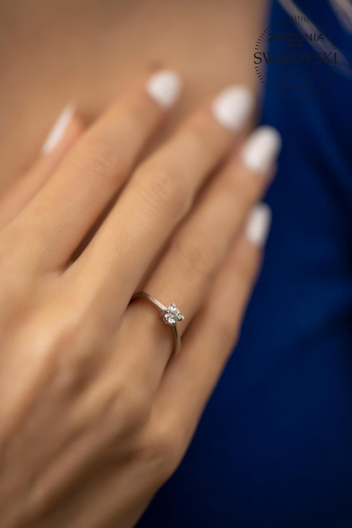 Ninova Silver Kadın Swarovski Taşlı Tek Taş Model Gümüş Yüzük PKT-SBS0764