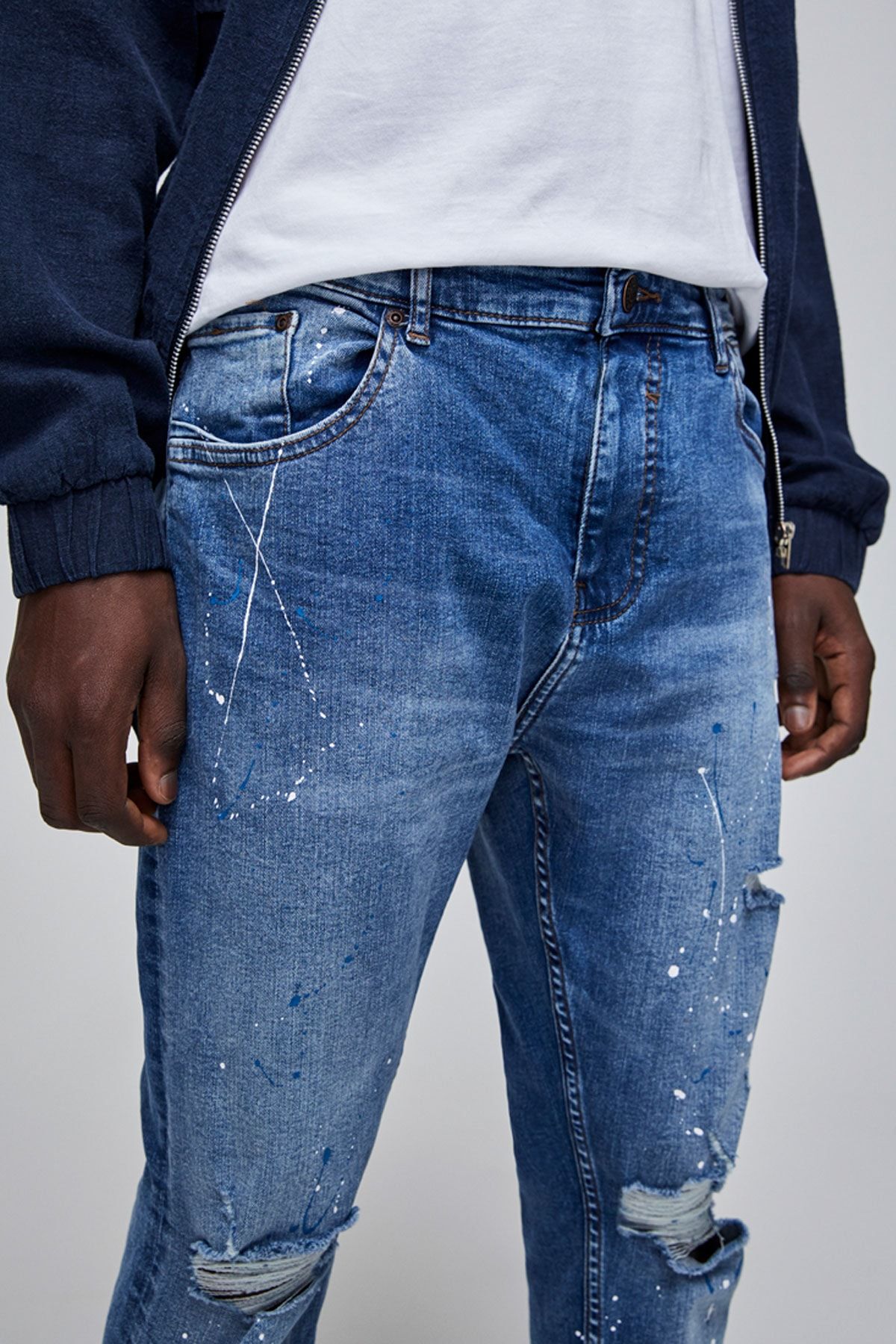 Distressed Carrot Fit Jean