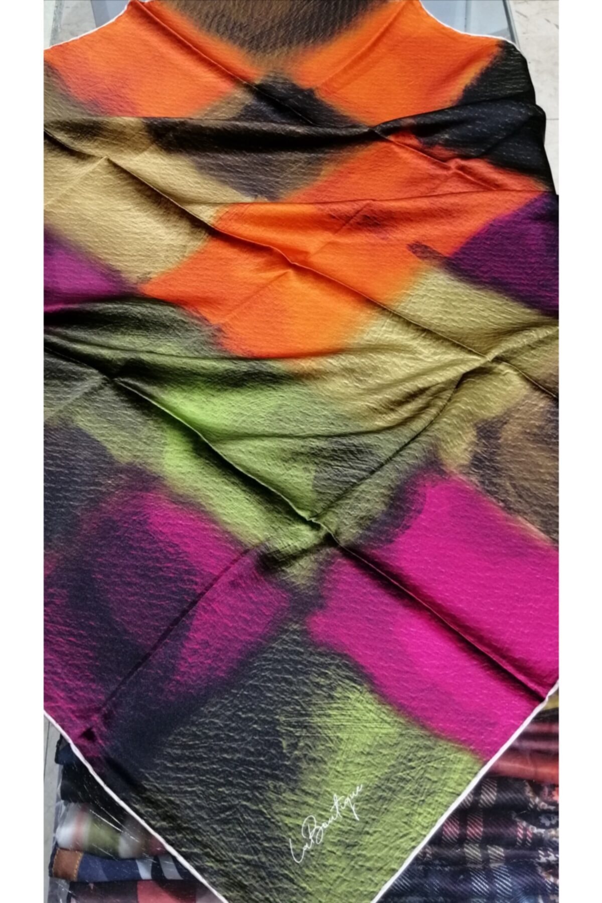 LA BOUTIQUE Sura Ipek Eşarp