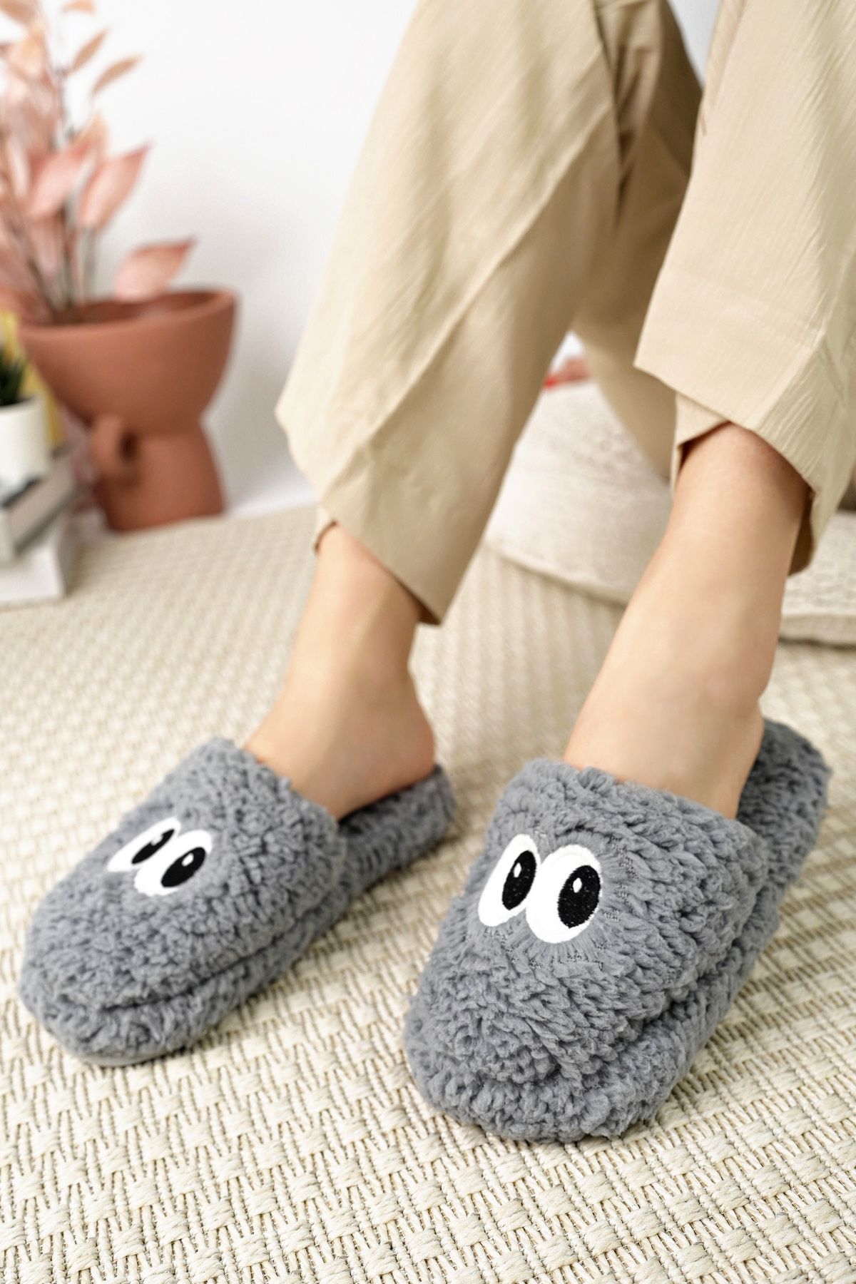 Fluffy shop house boots
