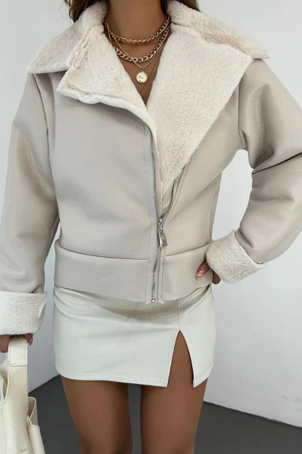 Short leather jacket with fur collar on sale