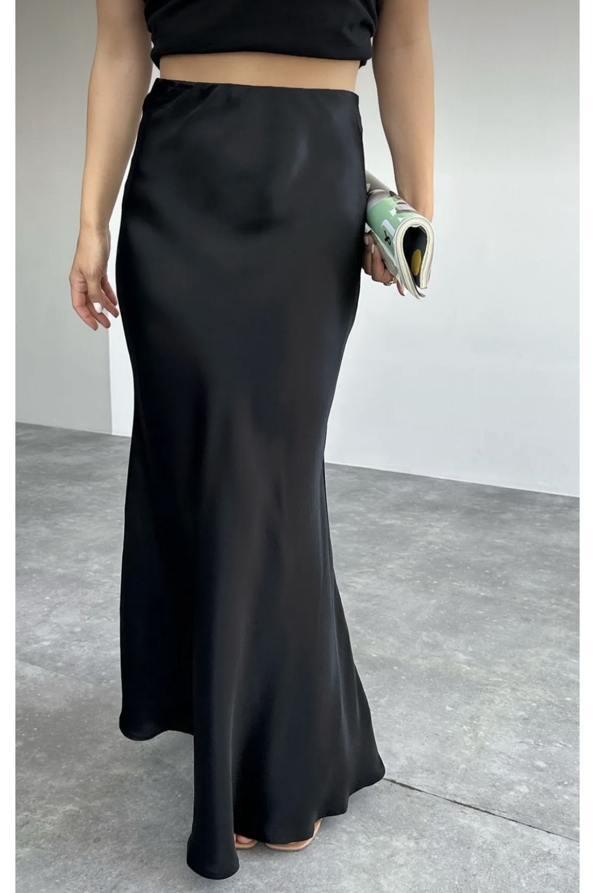 Black satin elastic skirt 2025
