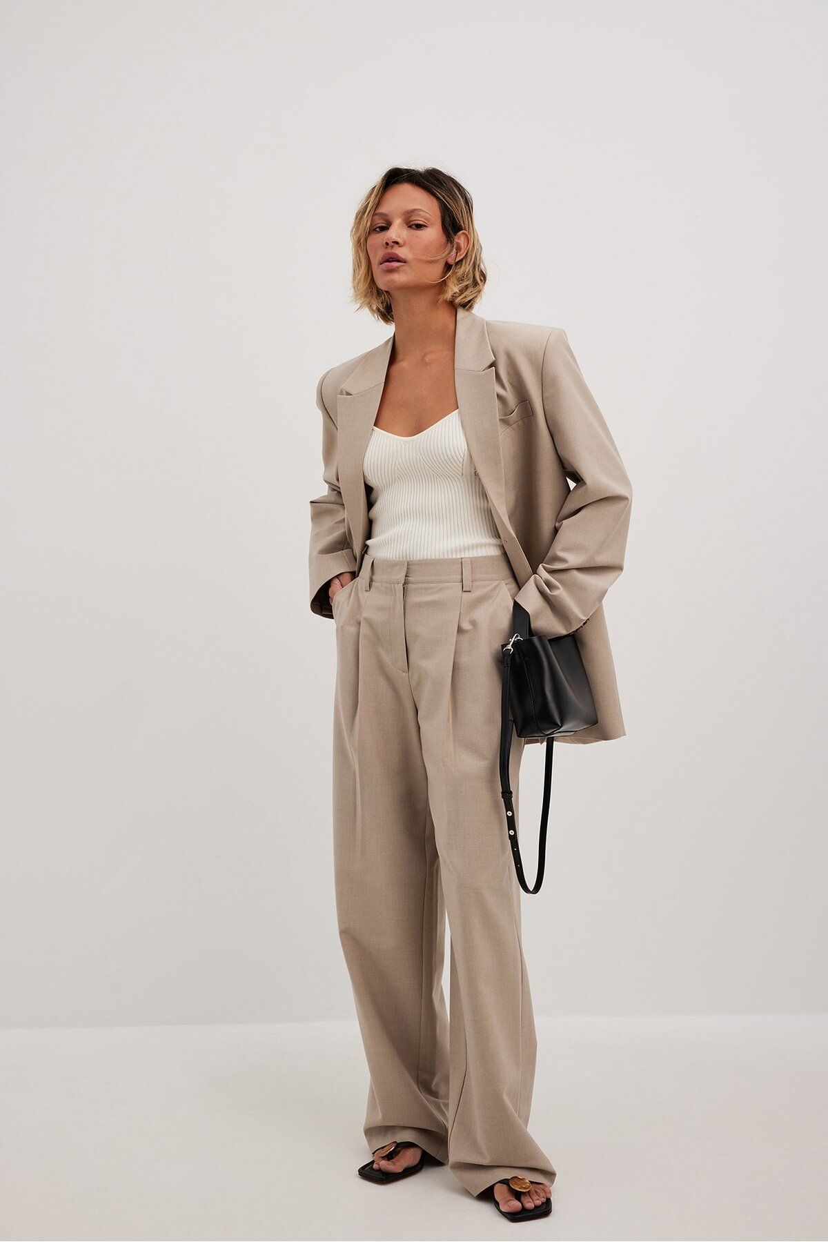 NA-KD Melange-Anzughose mit hohem Bund und Falten - Trendyol