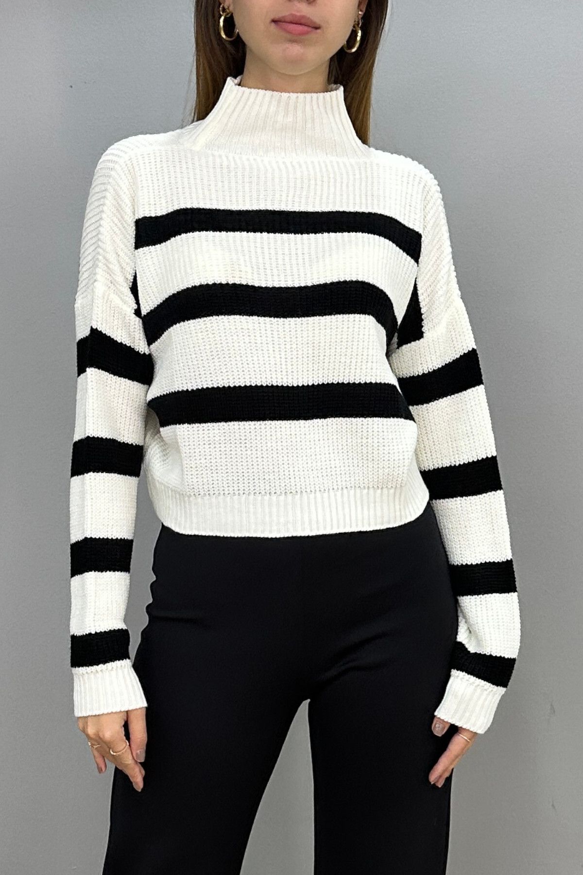 Black and white turtleneck sweater clearance