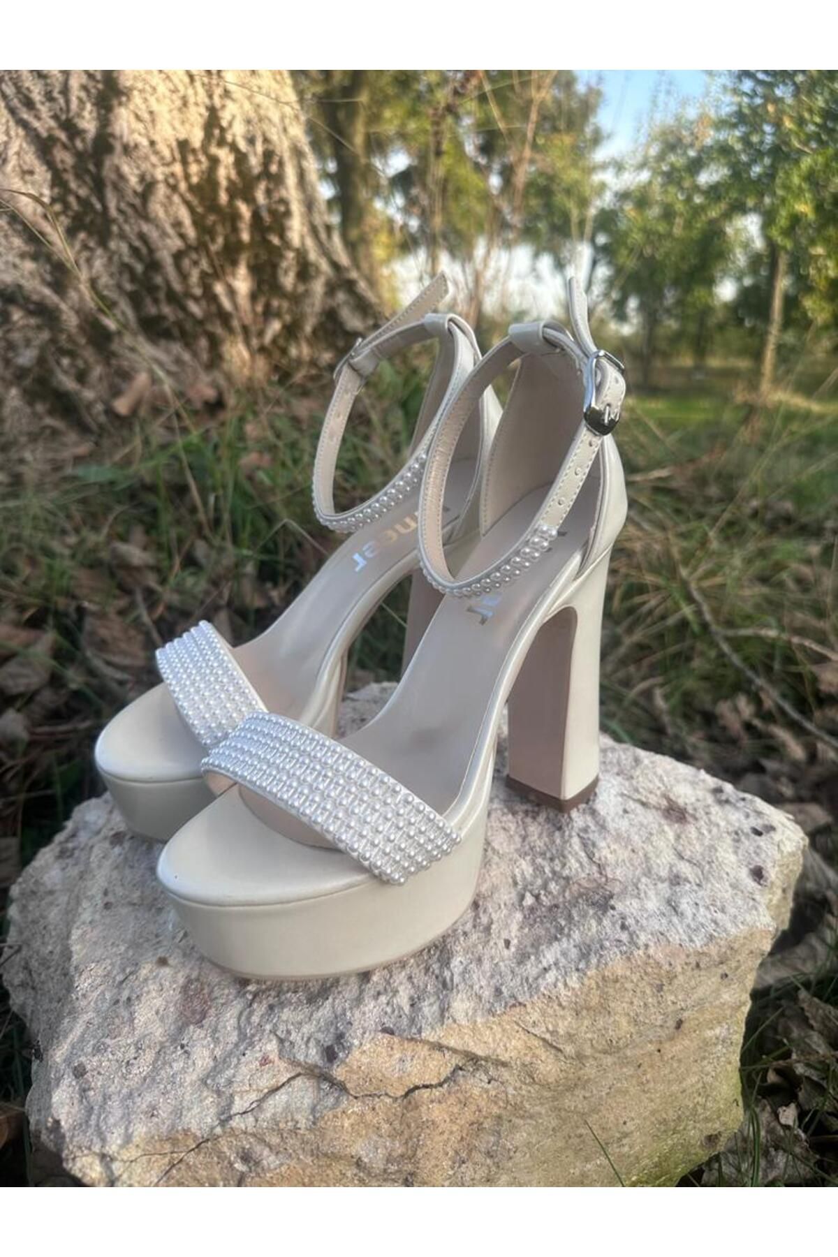 Kad n Sedef K r k Beyaz Renk Tek Bant Incili 13 Cm Y ksek Platform