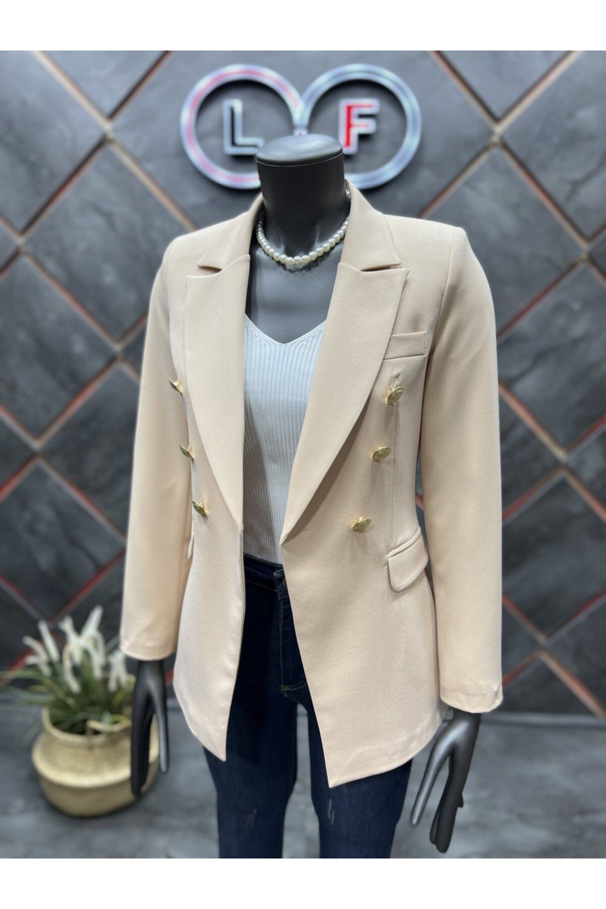 Beige hotsell balmain blazer