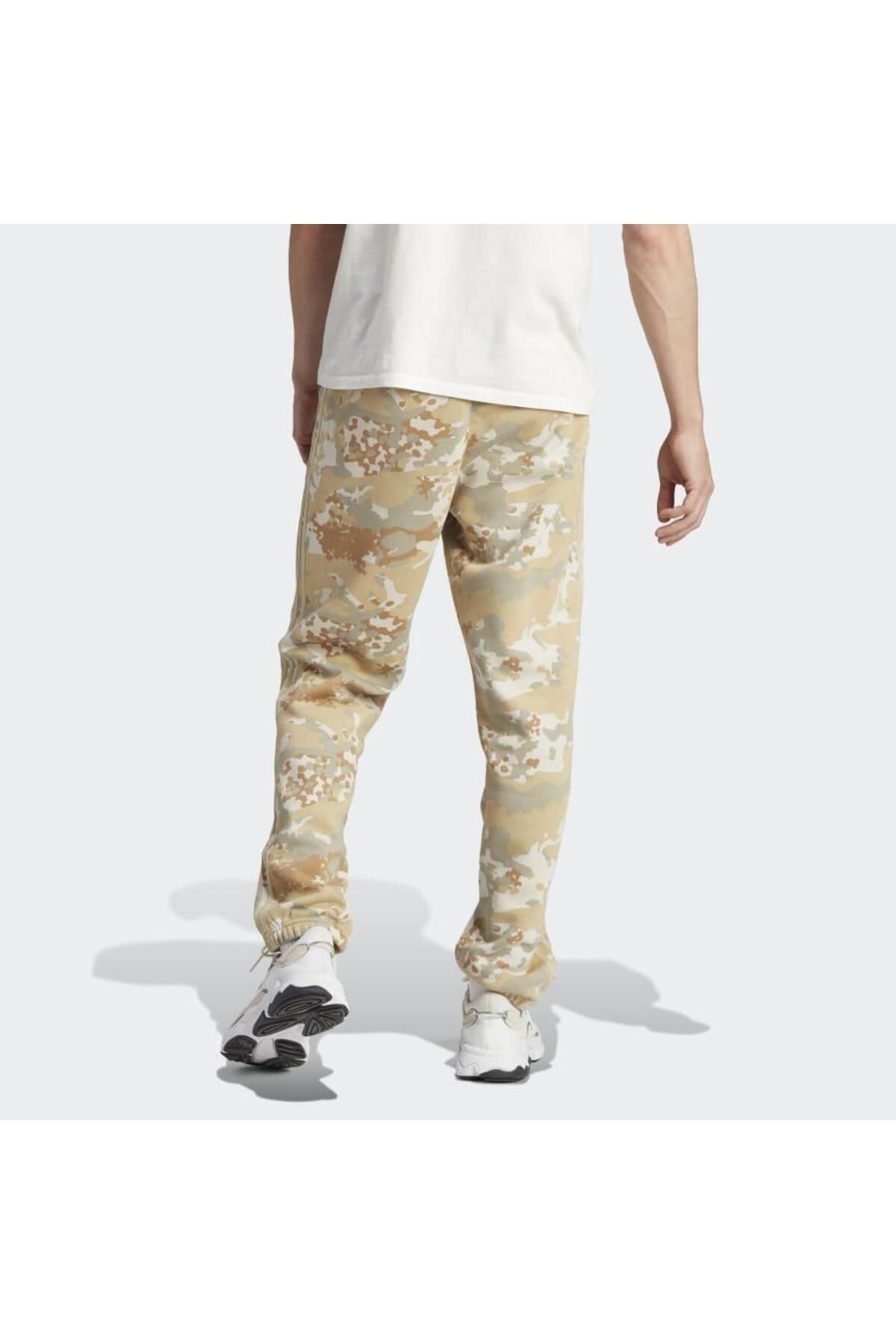 Adidas outlet camo sweatpants