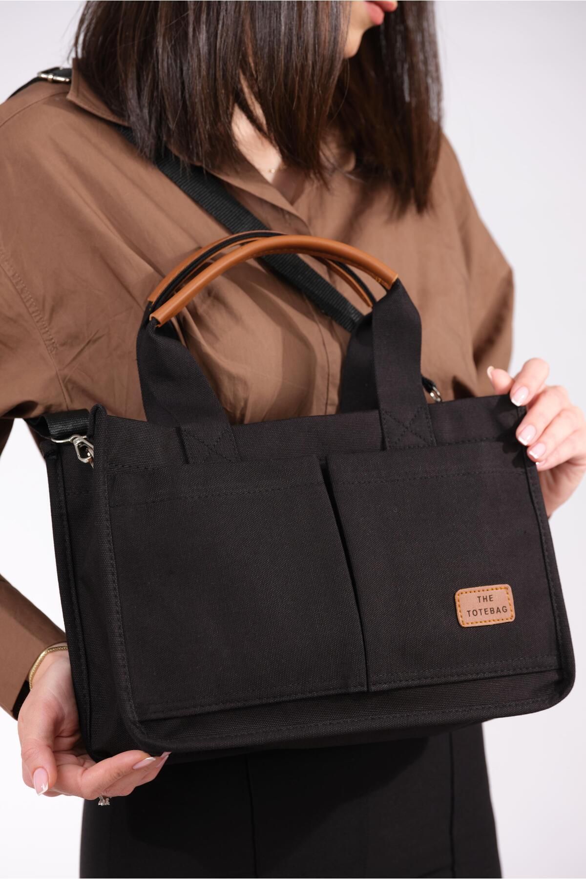 Black purse with brown handles 2025