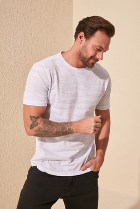 TRENDYOL MAN Beyaz Erkek Slim Fit Bisiklet Yaka T-Shirt TMNSS20TS0076