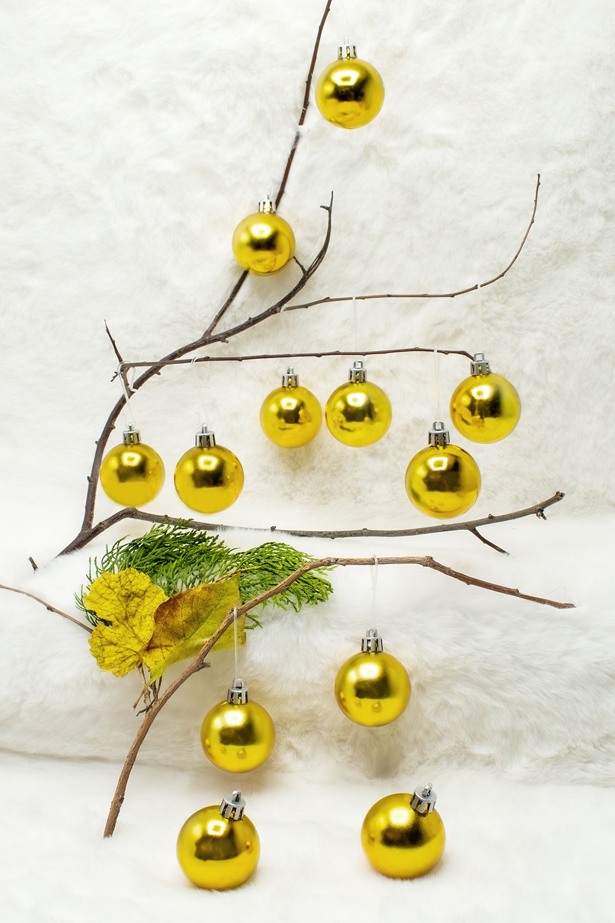 Gold colored christmas ornaments hotsell
