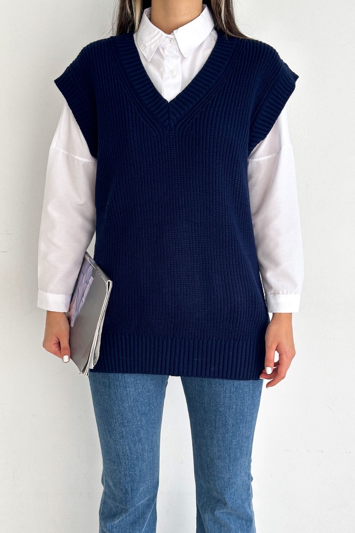 FEMELLE Women s Navy Blue Standard Size V Neck Knitwear Sweater
