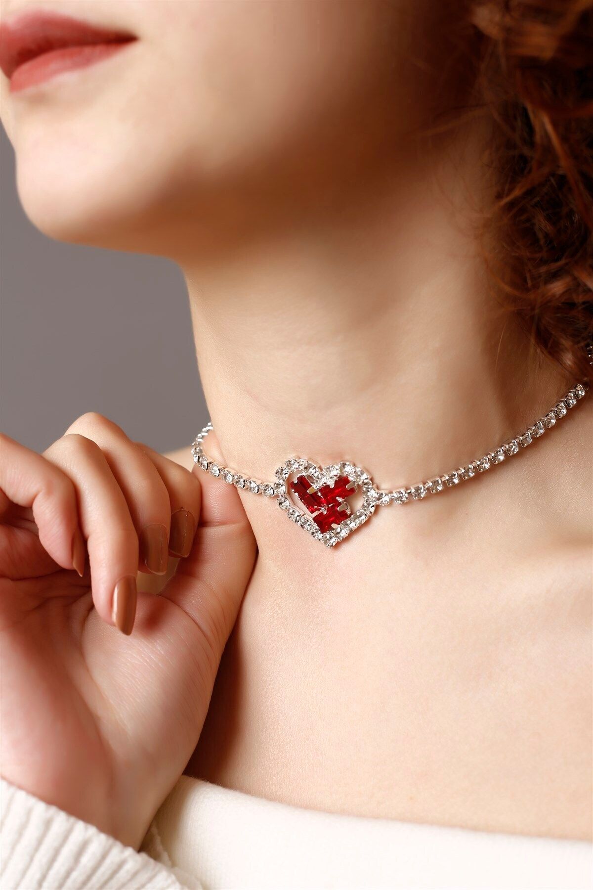 Red stone outlet choker necklace