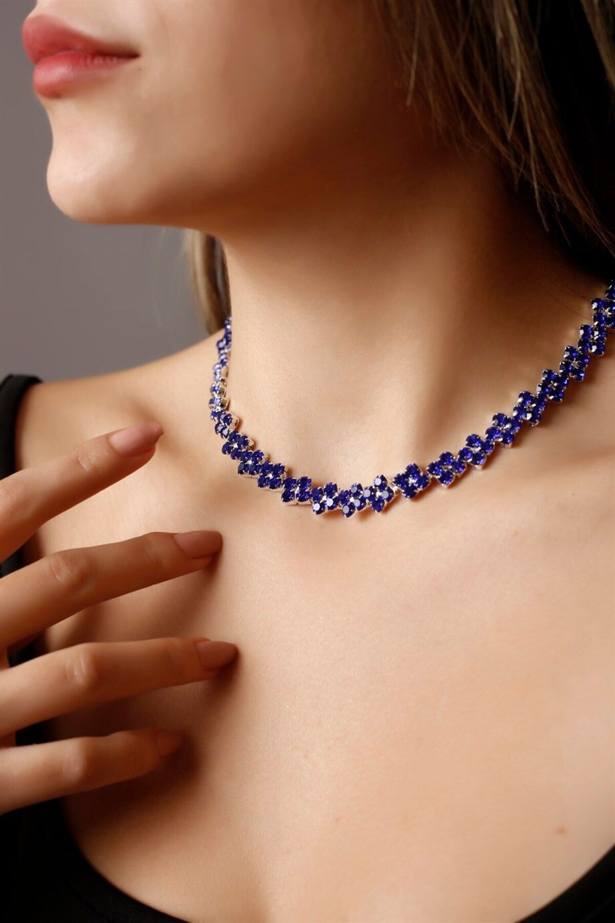 HUBANN Stylish Blue Diamond Patterned Zircon Stone Choker Necklace