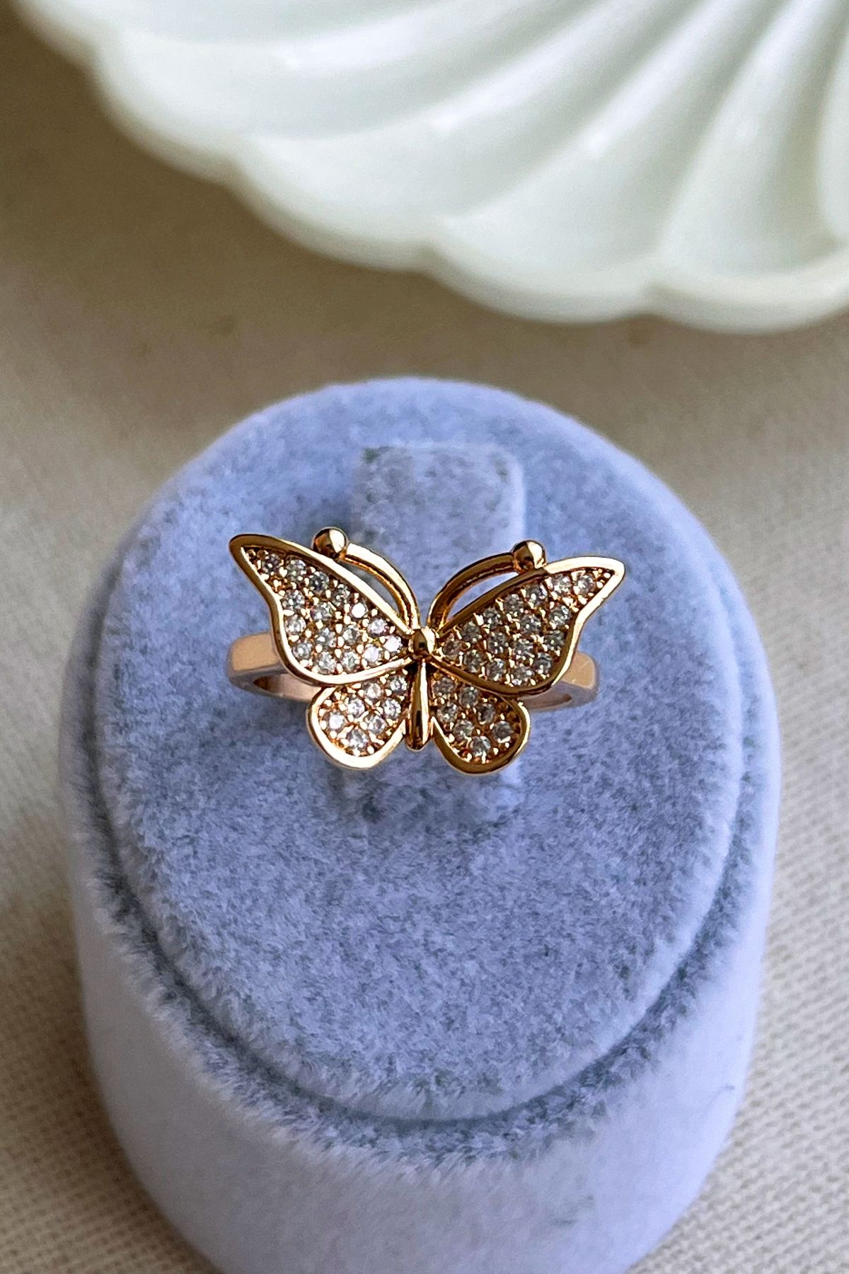 Adjustable top butterfly ring