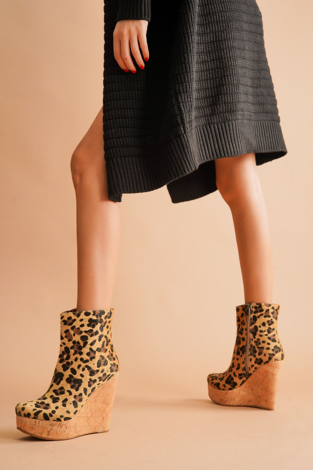 Ayakkab Ate i Daina Leopard Women s Boots with Cork Wedge Heels