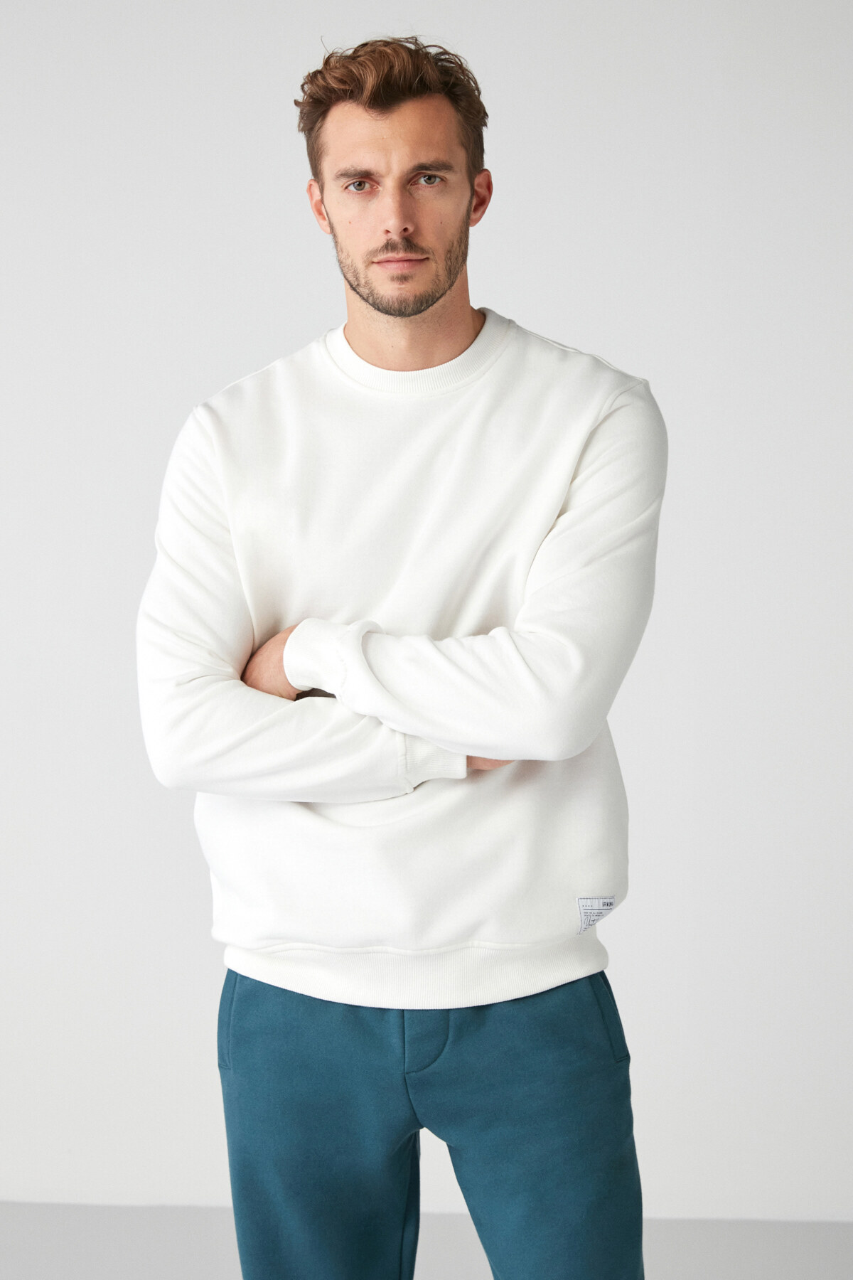 Travis Erkek Yumuşacık Kumaşlı Regular Fit Yuvarlak Yakalı Beyaz Sweatshirt
