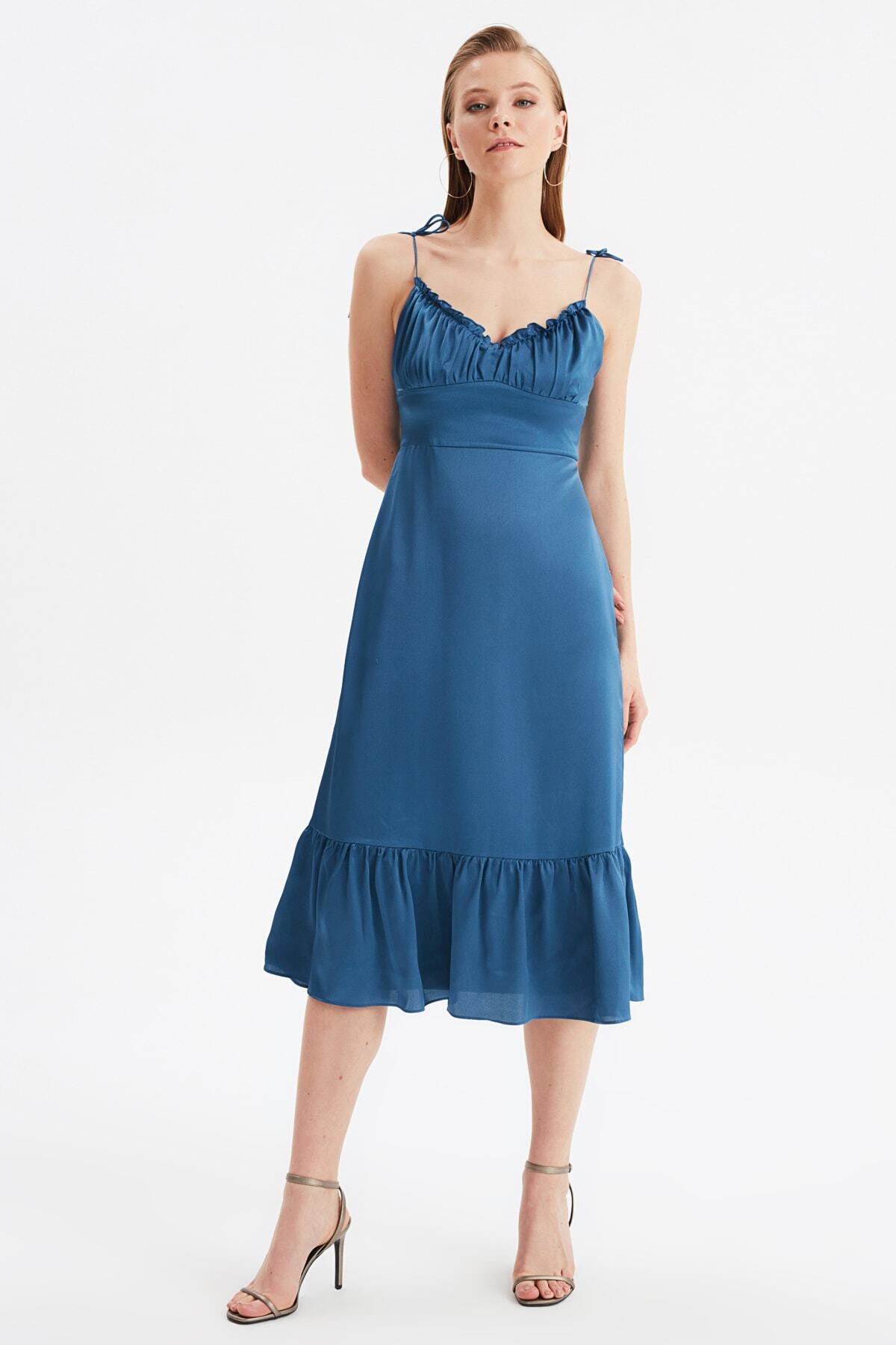 TRENDYOLMİLLA Indigo Büzgülü Saten Elbise TPRSS21EL2898