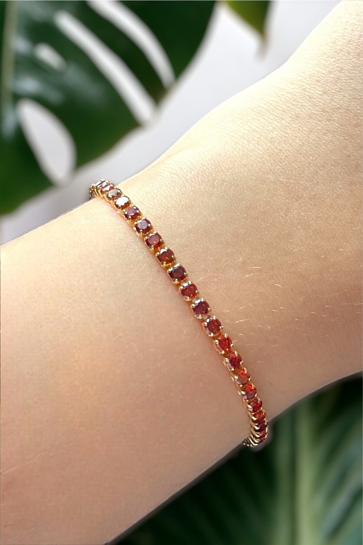 Serelia Round Model Waterway Gold Bracelet with Red Zircon Stone