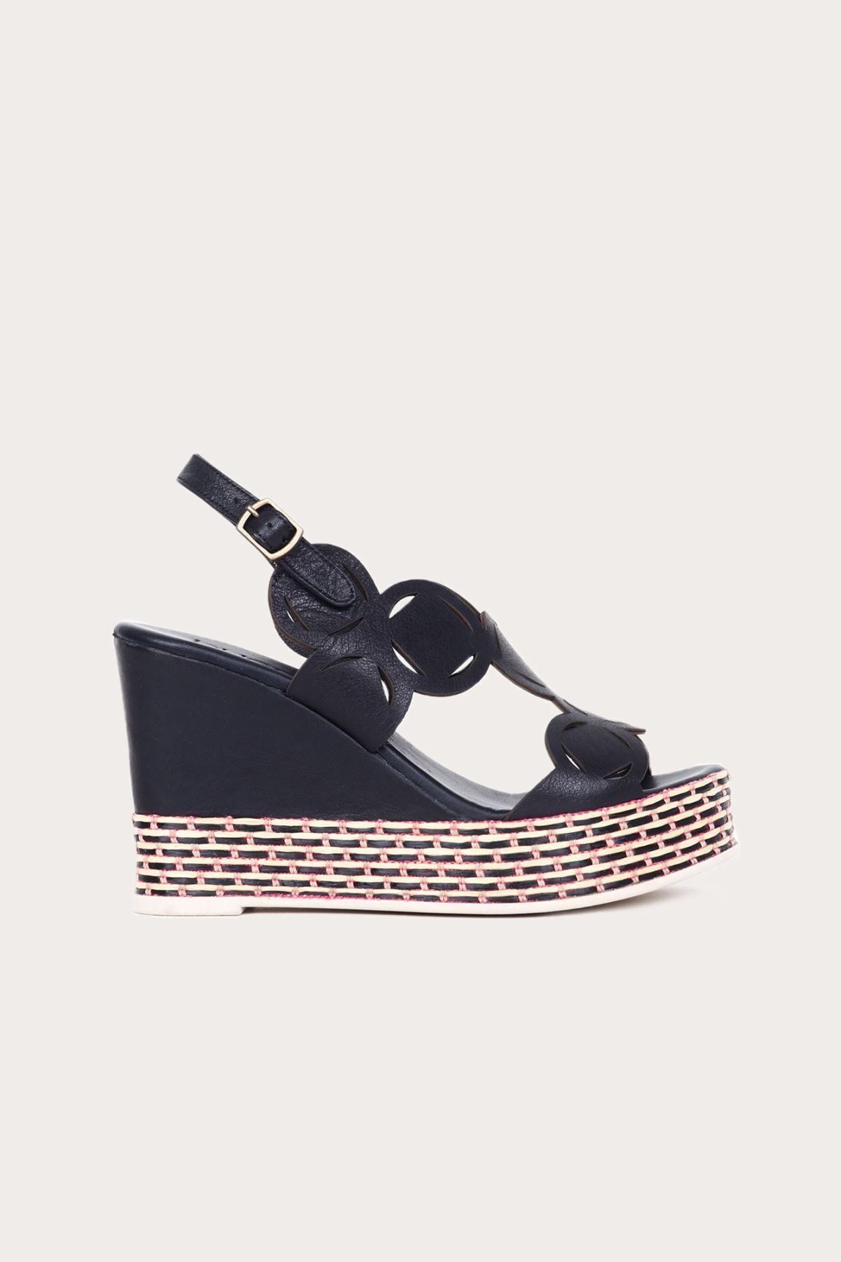 Bueno Shoes Kadın Siyah Deri Dolgu Topuklu Sandalet