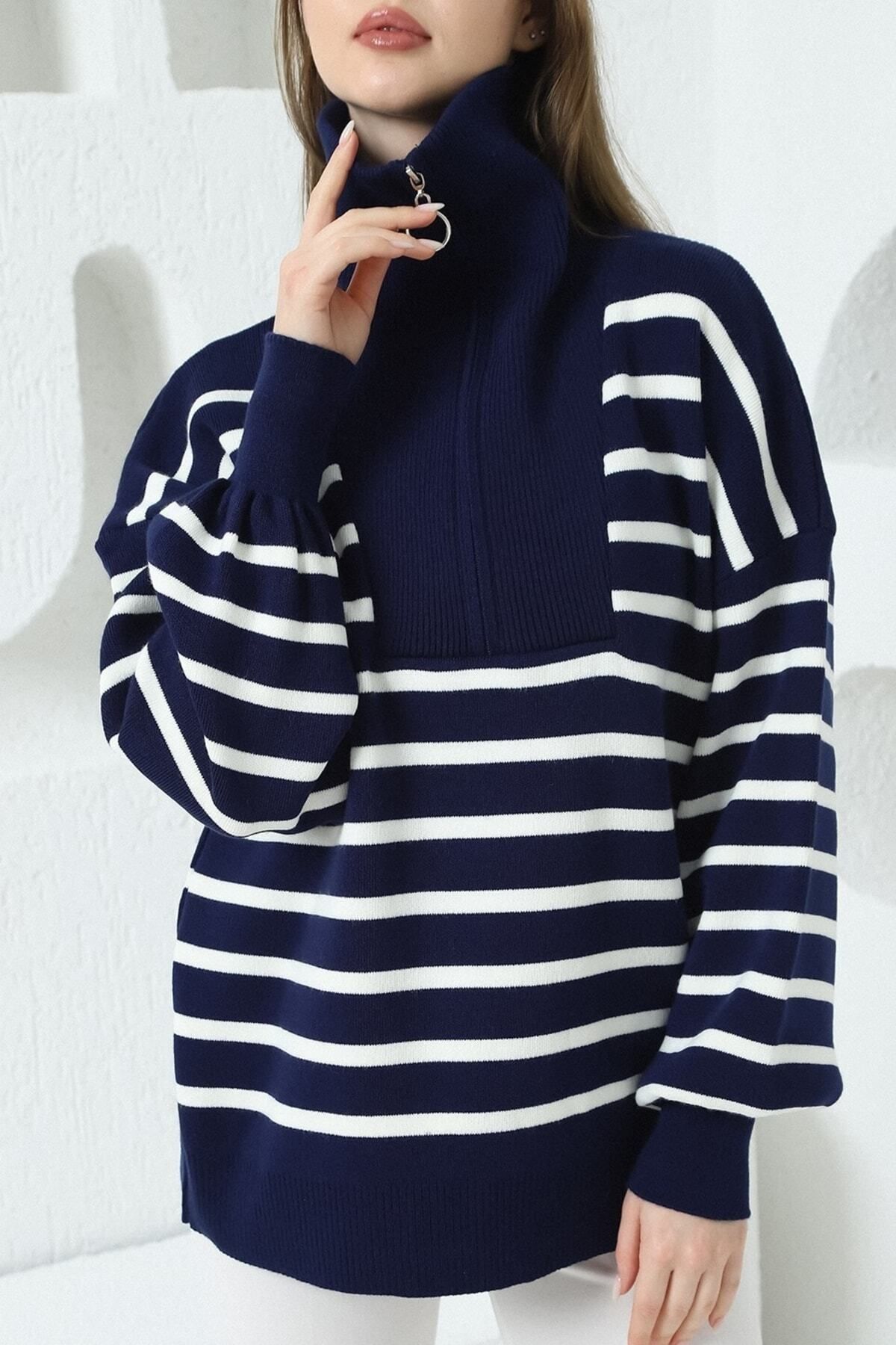 VEGENZE Women s Navy Blue Ecru Striped Pattern Full Turtleneck