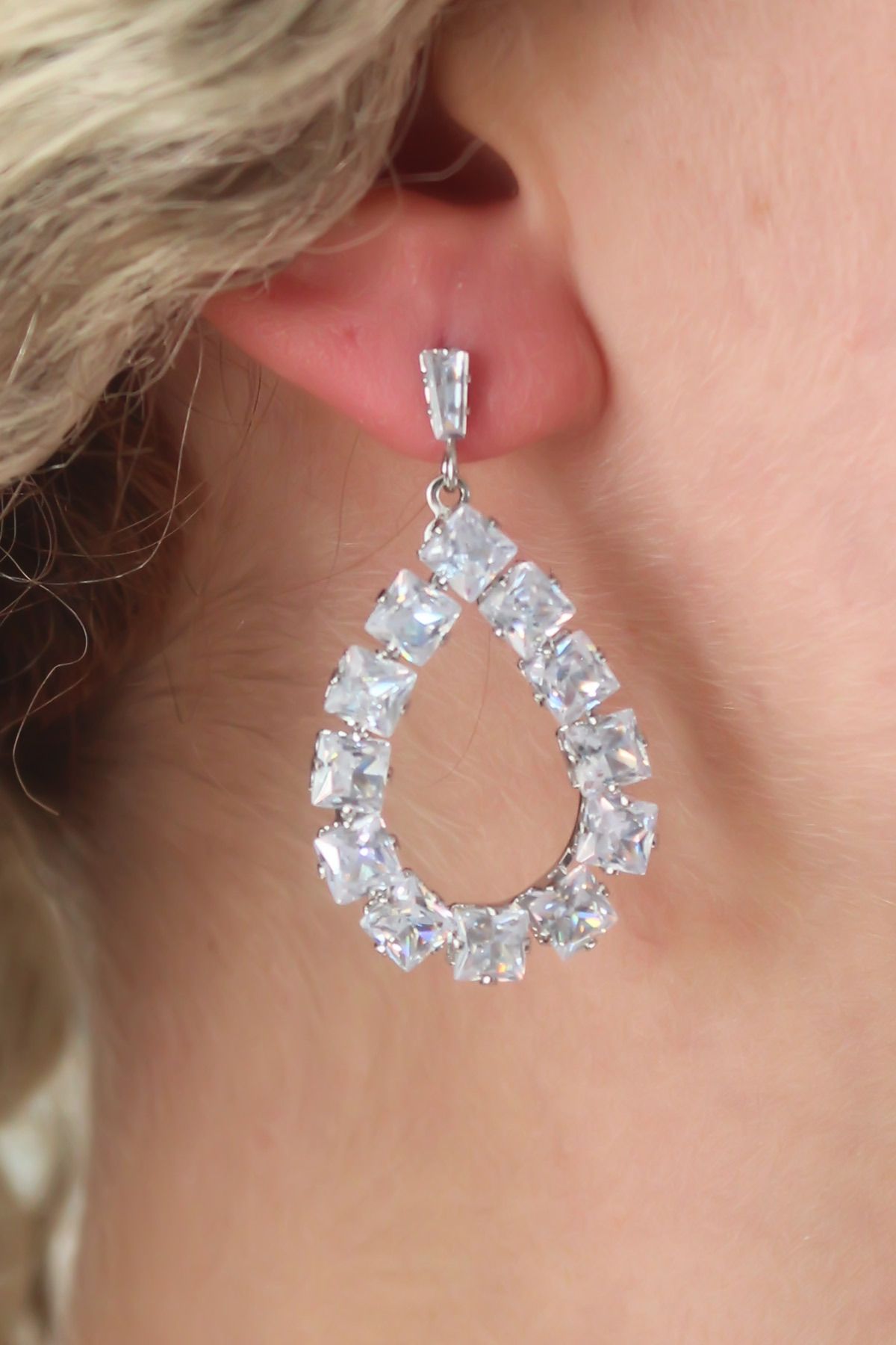 Gala go getter store white earrings paparazzi