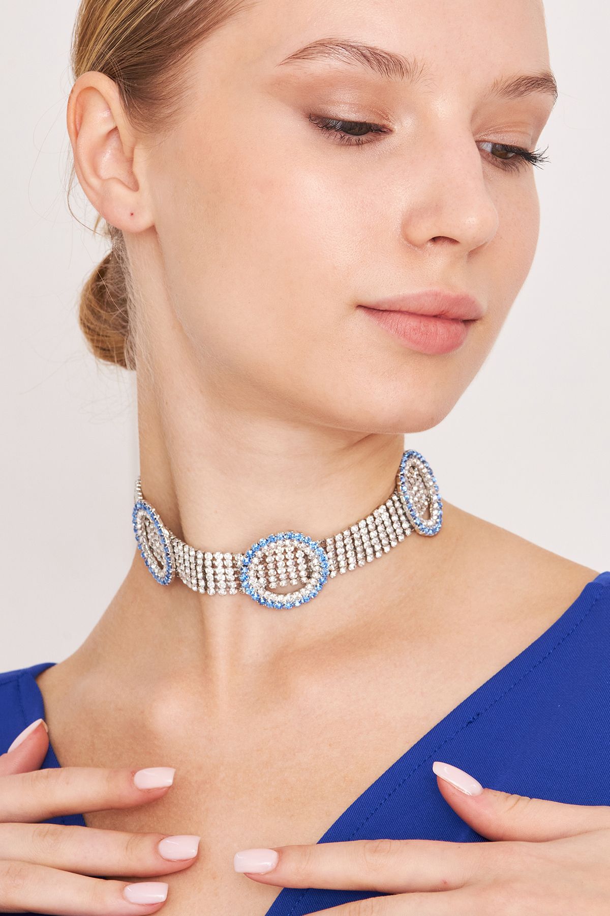 Wide hotsell white choker