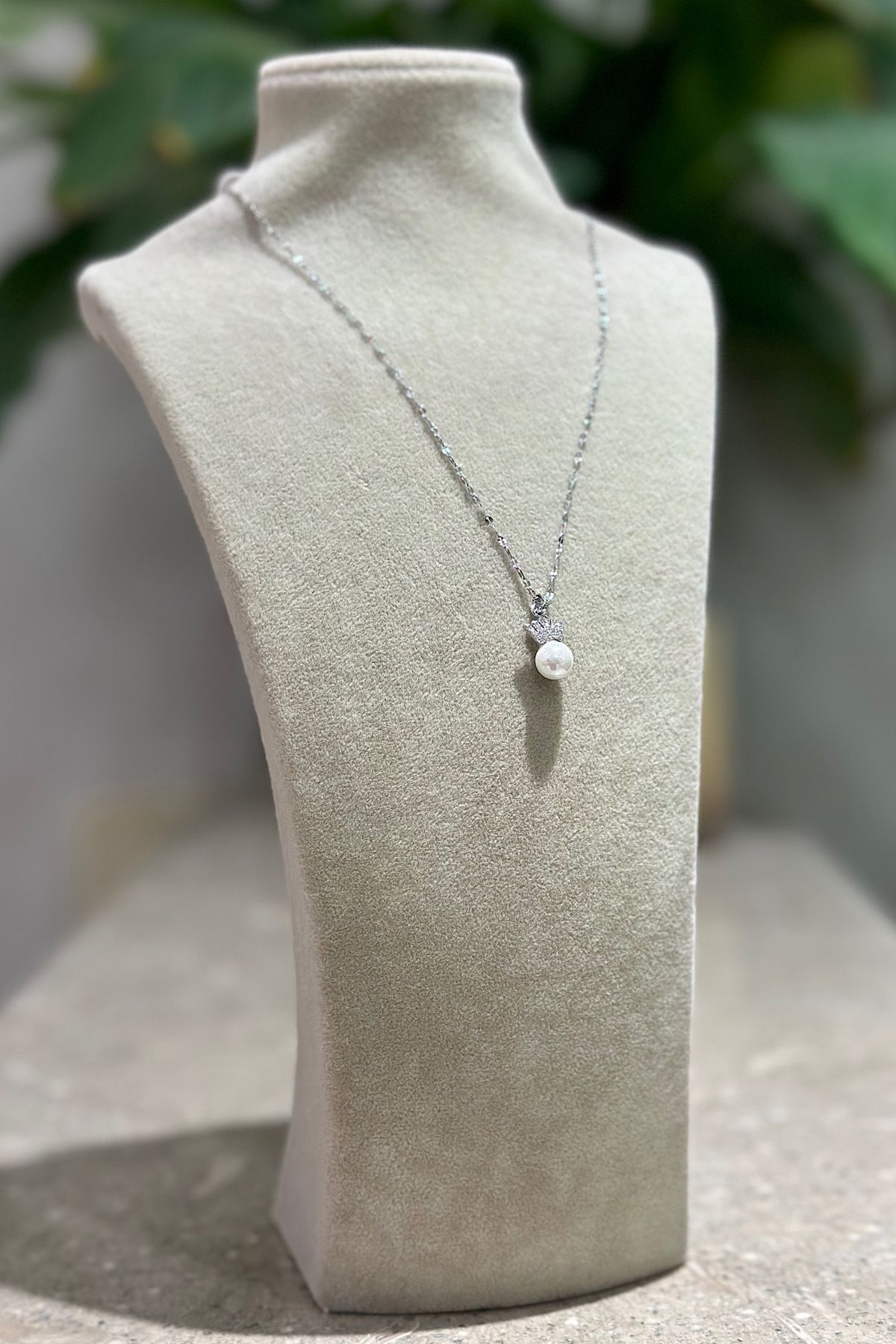 Pearl store crown necklace