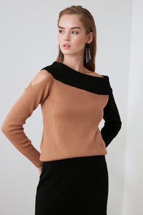 TRENDYOLMİLLA Camel Renk Bloklu Tek Omuz Triko Kazak TWOAW21KZ1426