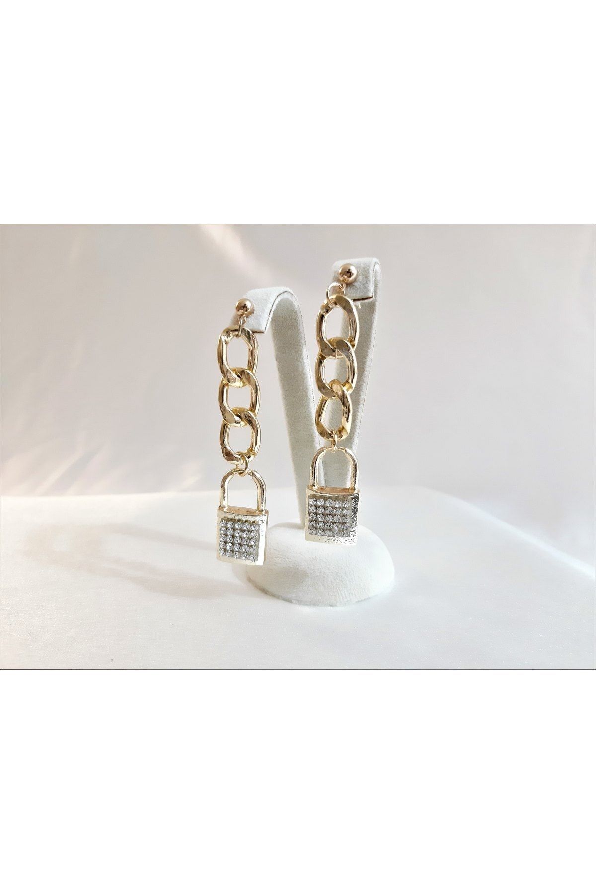 TÜKKAN ACCESSORİES Kadın Gold Kaplama Zincir Anahtar Figür Swarovski Taş Küpe