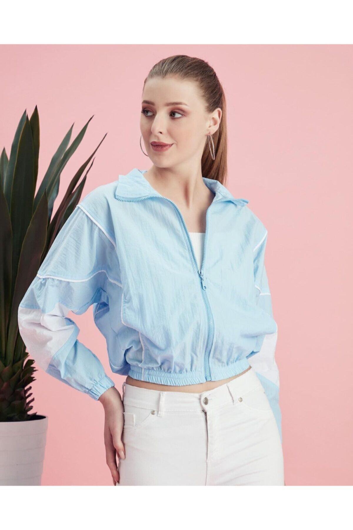 kelebekbutik Kadın Mavi Parçalı Arabiyeli Yağmurluk