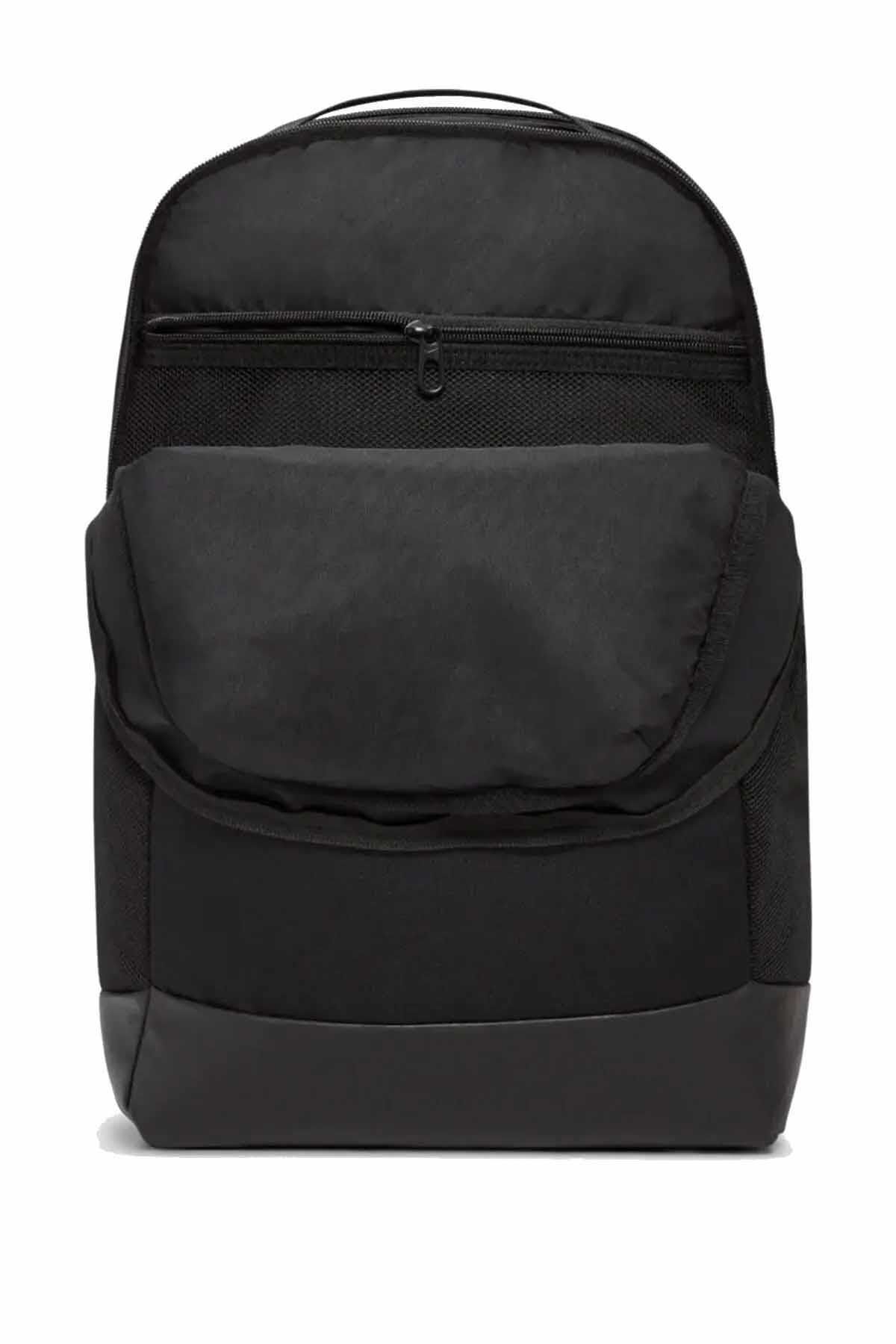 Plain black hotsell nike backpack