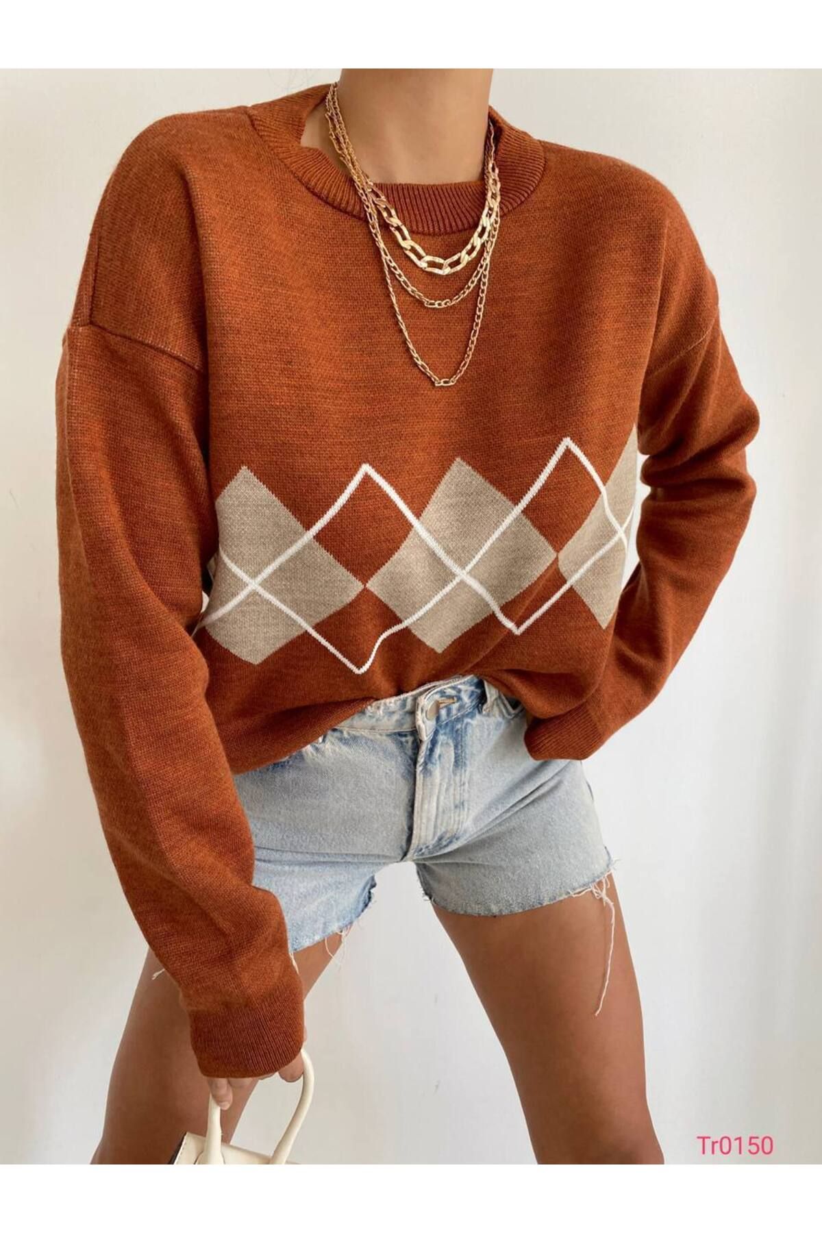 Red sweater sale aesthetic