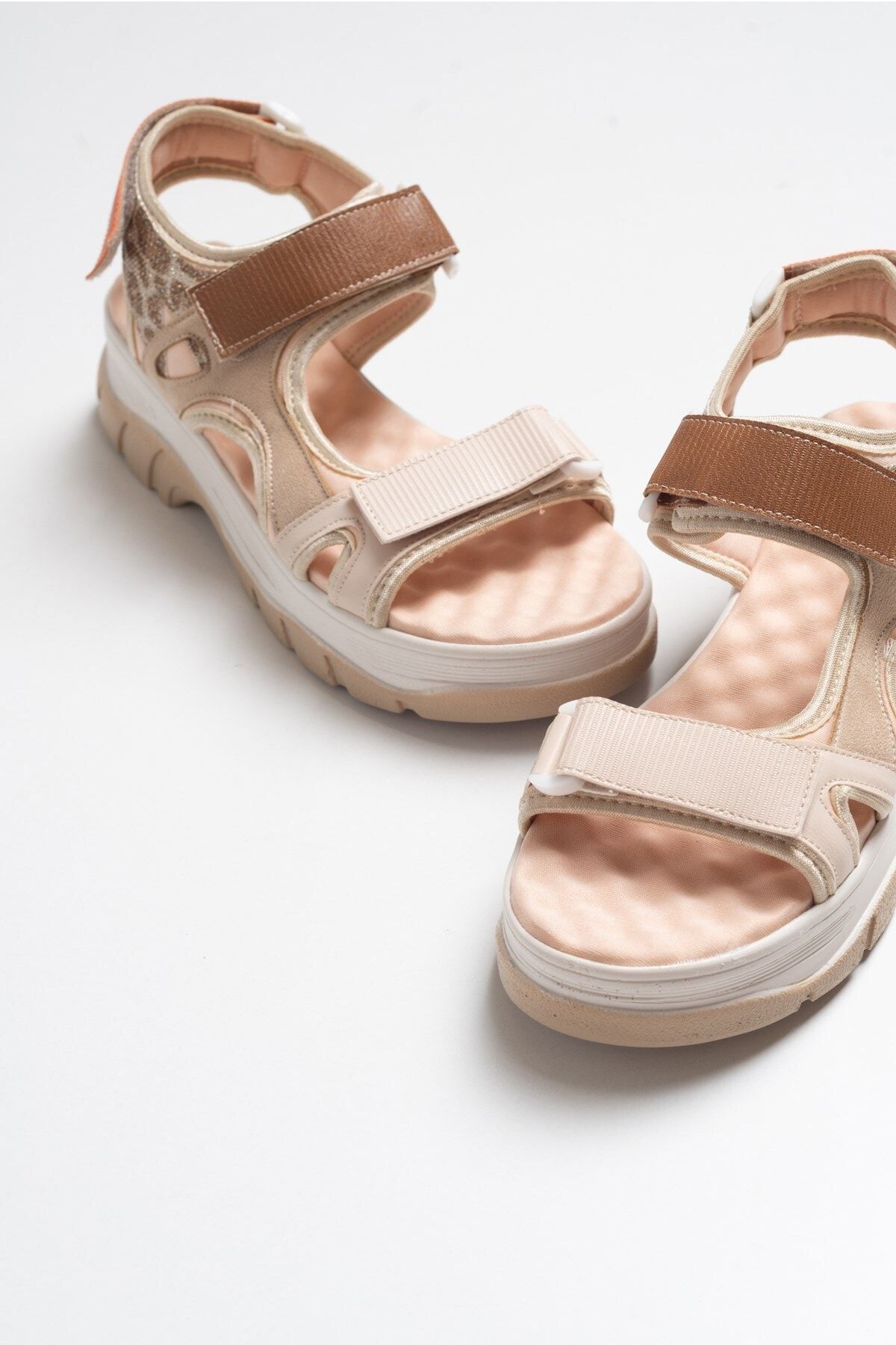 LuviShoes Kadın Bej Leopar Sandalet 4740