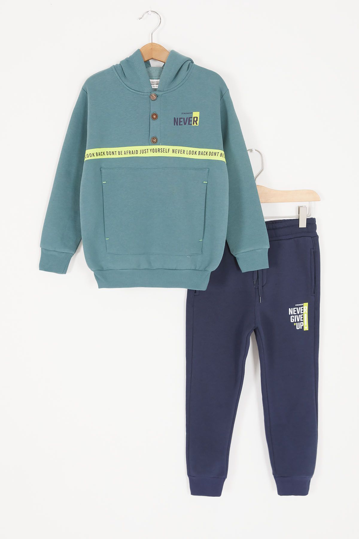 I give shop up sweat suit