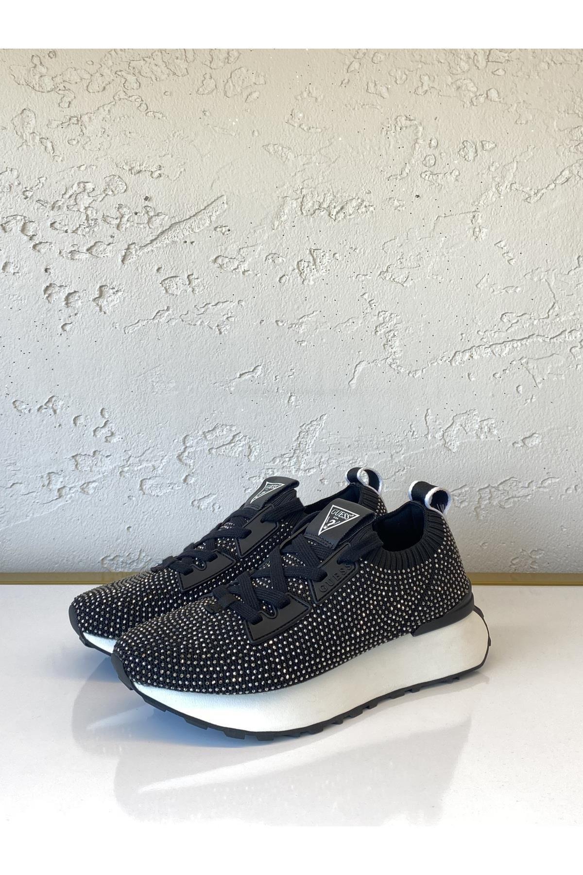 Guess black online tennis shoes