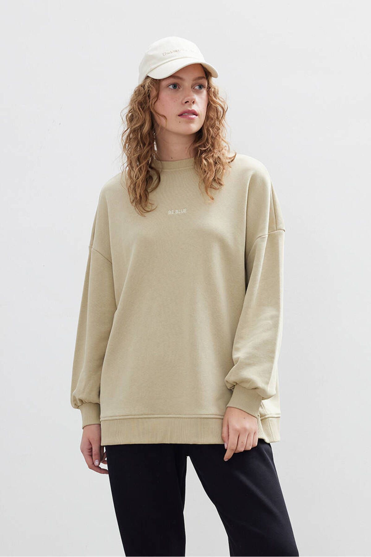 Wide arm sweatshirt shop