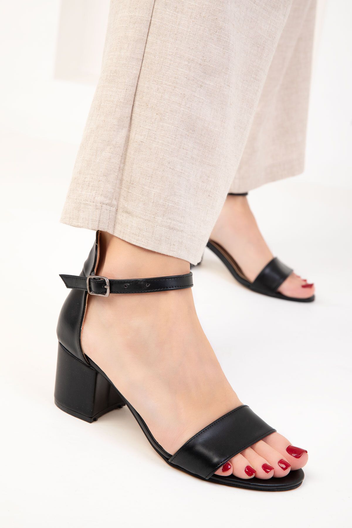 Siyah Kadın Klasik Topuklu Ayakkabı 14529