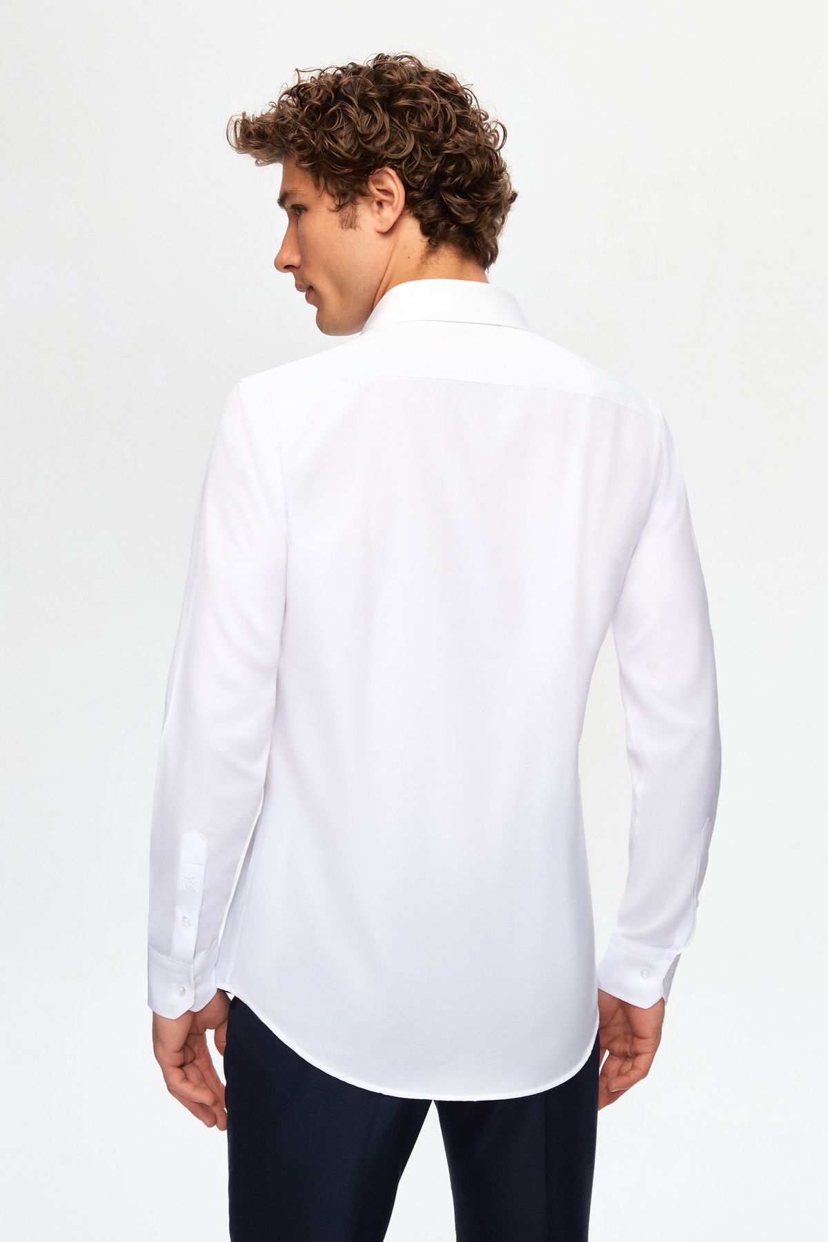 Slim Fit Beyaz Italyan Yaka Gömlek