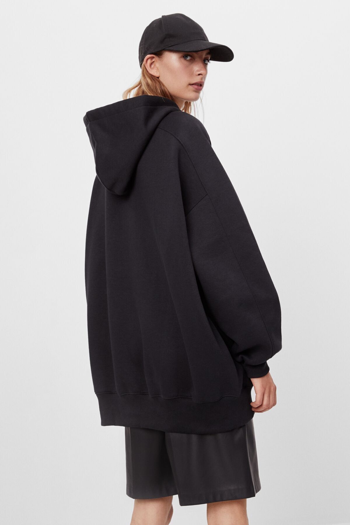 bershka kadin siyah kapusonlu oversize sweatshirt fiyati yorumlari trendyol